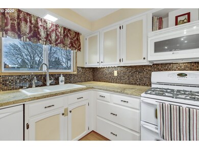 1124 SW Doolittle Ct, Troutdale, OR 97060 - photo 7