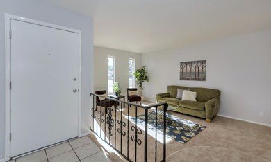 12454 N 36th St-large-003-10-Entryway-15