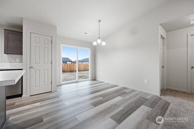 712 E Cascade St, Othello, WA 99344 - photo 3