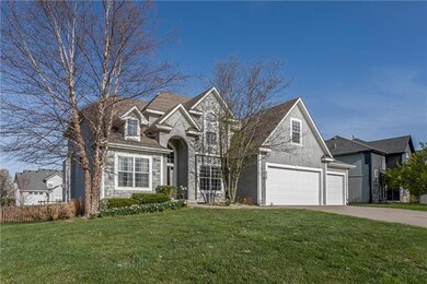 908 Birchwood Dr, Raymore, MO 64083 - photo 2