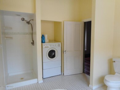 Upper Bath with Laundry