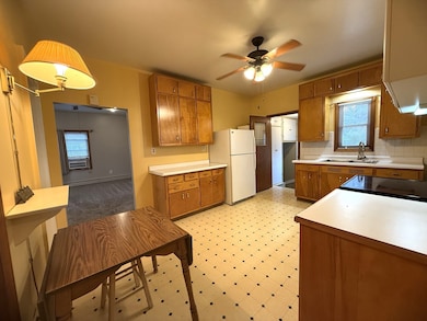 2054 Crosat St, La Salle, IL 61301 - photo 5