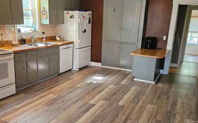 514 W Mill St, Montgomery, IN 47558 - photo 6