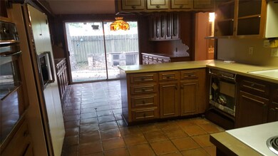 10218 Candlewood Dr, Houston, TX 77042 - photo 5