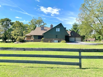 561 E Spring St, Neosho, MO 64850 - photo 4