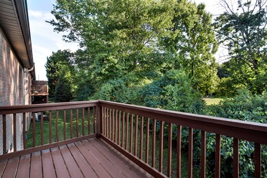 09_MapleViewWay_1633_Deck01