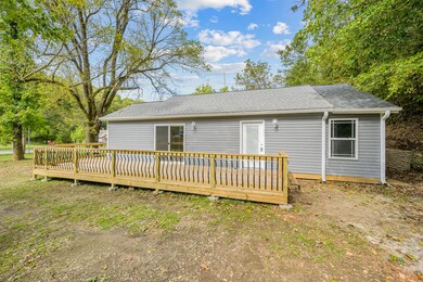 Reeds Spring Like New Home