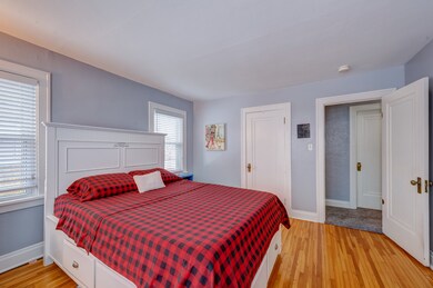 233 S Commonwealth Ave, Aurora, IL 60506 - photo 4