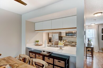 Kitchen breakfast bar