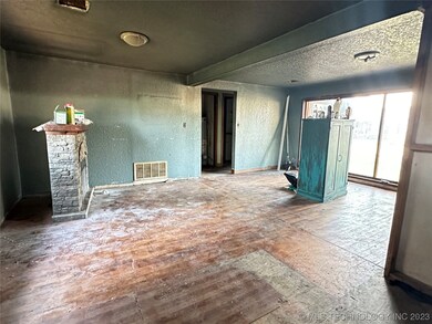 800 W Skelton St, Okmulgee, OK 74447 - photo 2