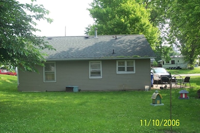 322 E Springfield St, Virginia, IL 62691 - photo 3