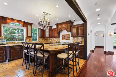 309 N Doheny Dr, Beverly Hills, CA 90211 - photo 6