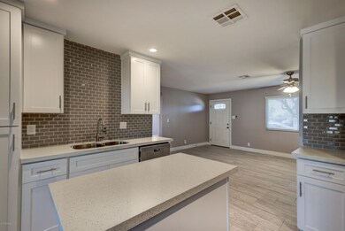6434 E Aspen Ave-12