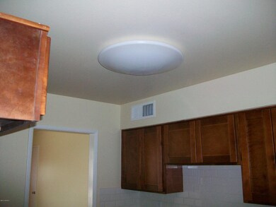 10907 N Connecticut Kitchen 4