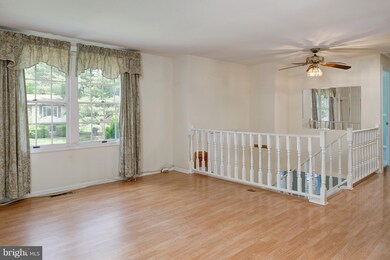 12623 Etruscan Dr, Herndon, VA 20171 - photo 4