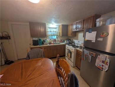 248 Myron St, Hubbard, OH 44425 - photo 5