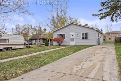 26138 Lamour St, Harrison Township, MI 48045 - photo 5