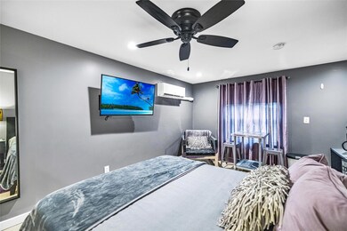 1713 NE 11th St, Fort Lauderdale, FL 33304 - photo 2