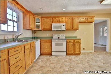 553 Blackberry Cir, Mount Washington, KY 40047 - photo 7