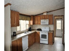 Spacious gourmet kitchen