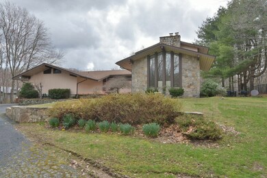 961 Pippin Orchard Rd, Cranston, RI 02921 - photo 2