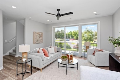 2726 Fleur Dr unit 17, Des Moines, IA 50321 - photo 7