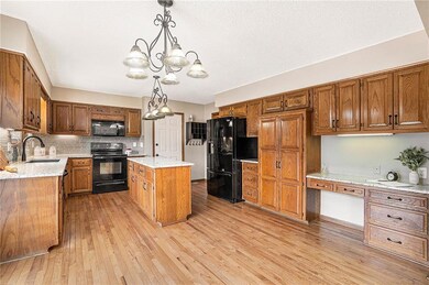 9325 Twilight Ln, Lenexa, KS 66219 - photo 6