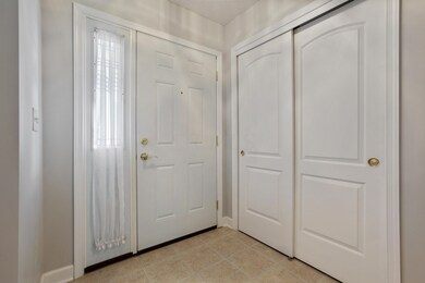Foyer & Closet