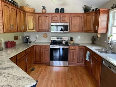Eat-in-Kitchen