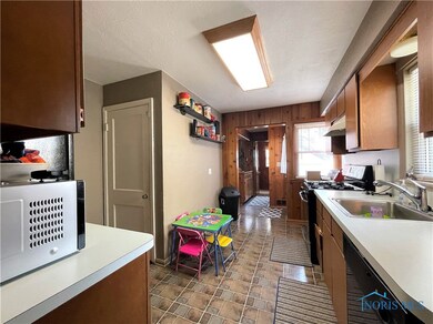 3915 Wallwerth Dr, Toledo, OH 43612 - photo 7