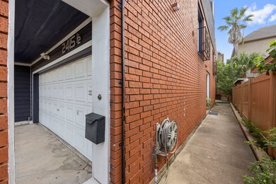 2415 Dunlavy St unit 1/2, Houston, TX 77006 - photo 4