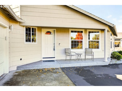 826 Crystal Dr, Eagle Point, OR 97524 - photo 2