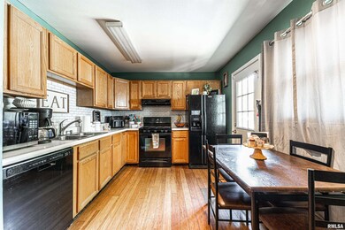 703 Omaha Ave, Lincoln, IL 62656 - photo 5