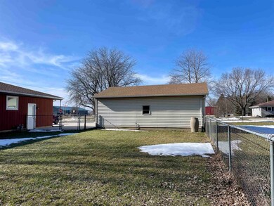 314 W Main St, Brooklyn, WI 53521 - photo 5