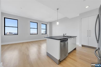 4 Beacon Way unit 800, Jersey City, NJ 07304 - photo 3