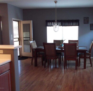 LARGE DINING ROOM