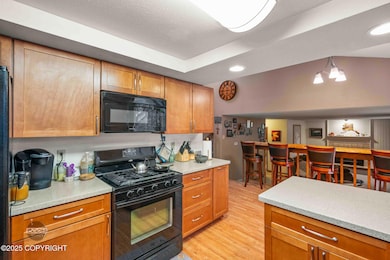 19-web-or-mls-19752 Montague Loop-19