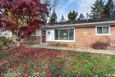 61 Nesbit Ln, Rochester Hills, MI 48309 - photo 2