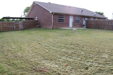 817 Meadowlark Cir, Granbury, TX 76049 - photo 4