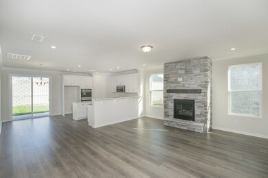 Choose to have an island in the kitchen or as picture shows.