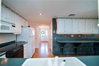 221 Summit Dr, Cranston, RI 02920 - photo 3