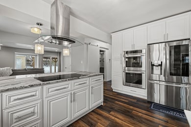 W163N8459 Arthur Ave, Menomonee Falls, WI 53051 - photo 3