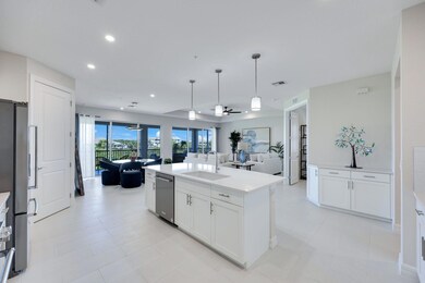 273 Indies Dr E #202, Naples, FL 34114 (