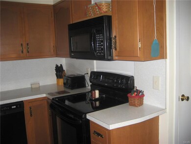 Kitchen with smooth-top range