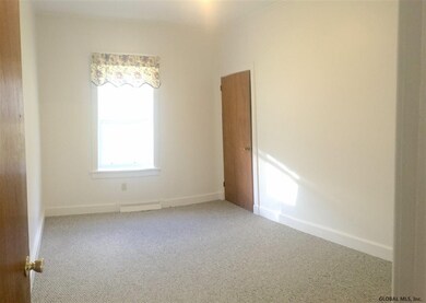 21 Park St, Saratoga Springs, NY 12866 - photo 5