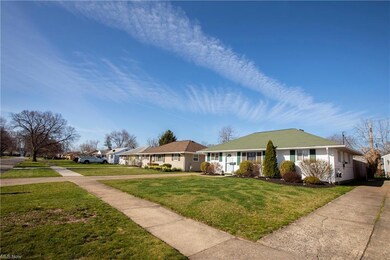 320 Thelma Dr, Sheffield Lake, OH 44054 - photo 4