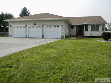 275 Bergeson Dr, Blackfoot, ID 83221 - photo 2