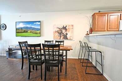 730 E Mather St unit J-301, New Braunfels, TX 78130 - photo 4