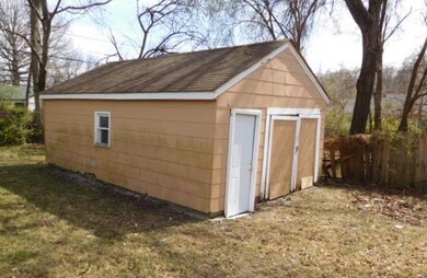 6837 Walrond Ave, Kansas City, MO 64132 - photo 5