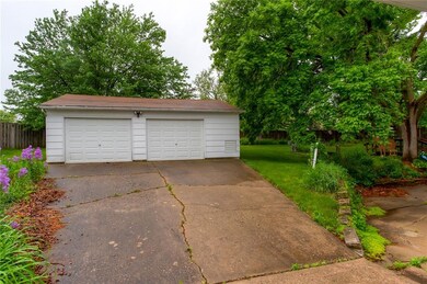 2510 54th St, Des Moines, IA 50310 - photo 2